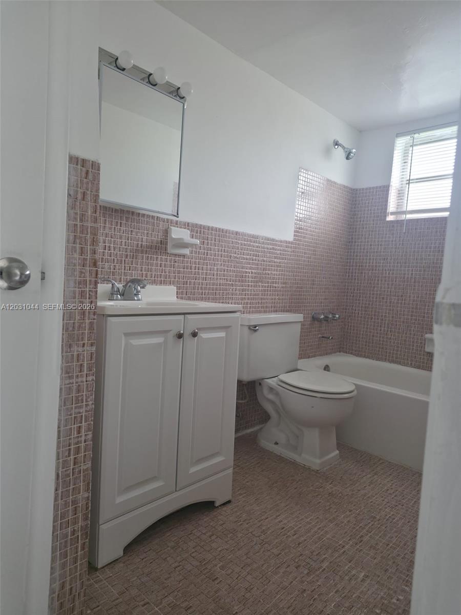 HOLLYWOOD HOMESITES REV P - Residential Lease