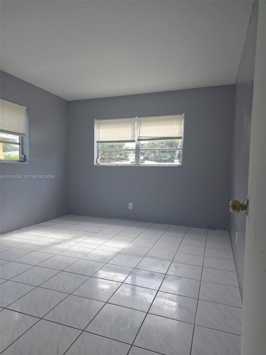 HOLLYWOOD HOMESITES REV P - Residential Lease