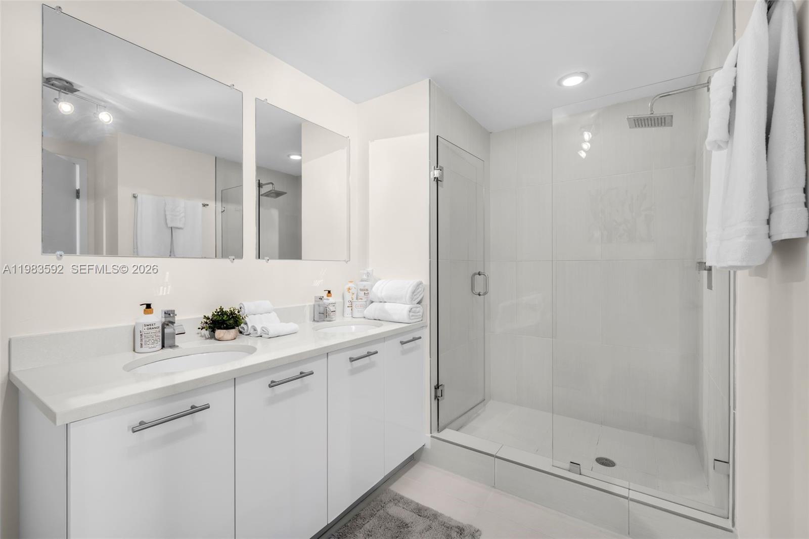 MIDBLOCK MIAMI CONDO - Residential