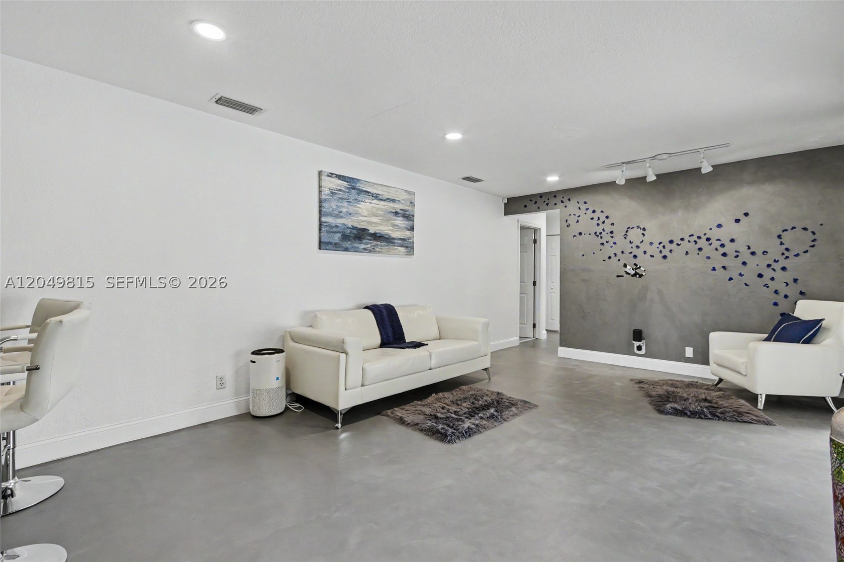 CRYSTAL HEIGHTS - Residential