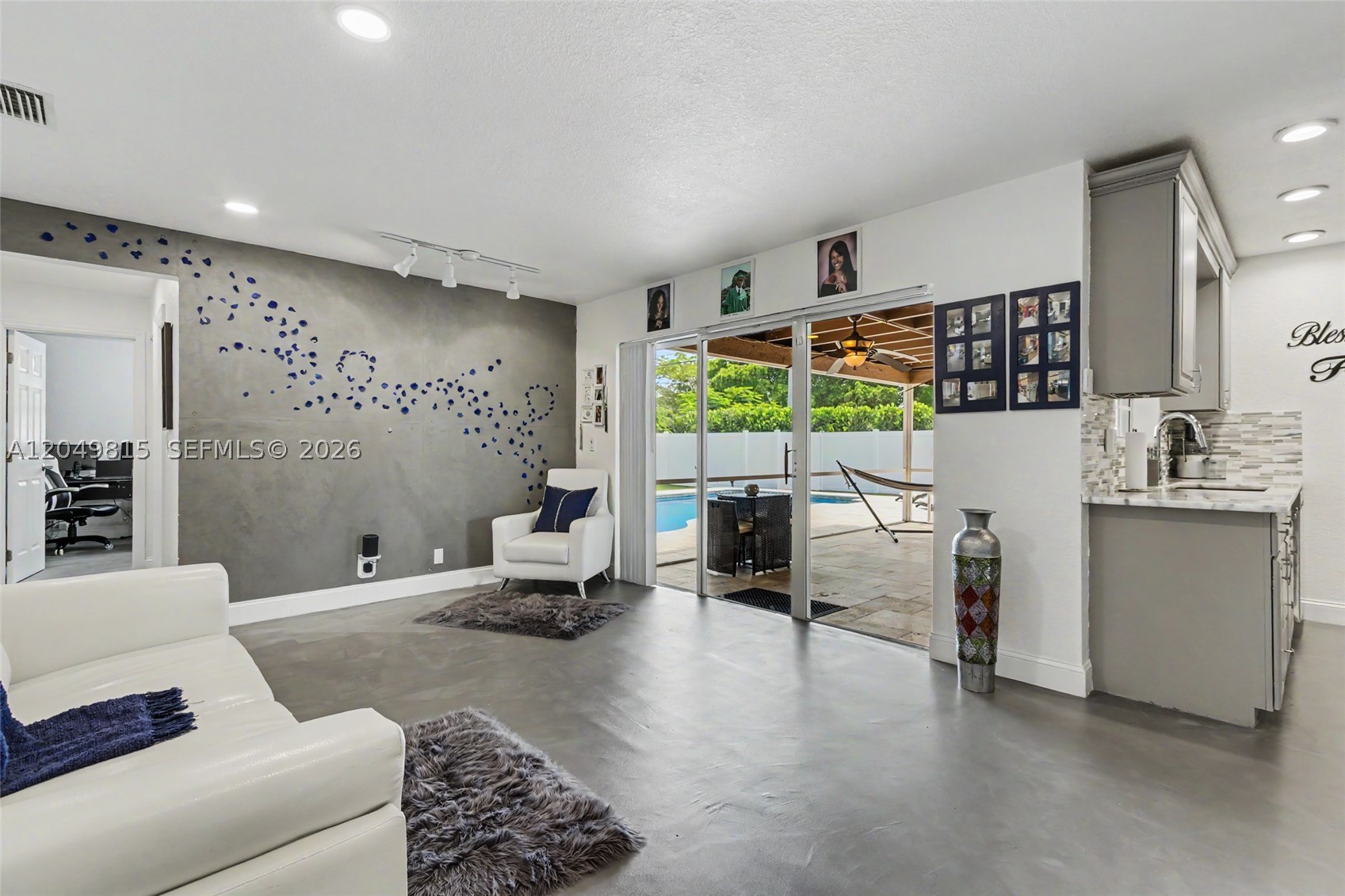 CRYSTAL HEIGHTS - Residential