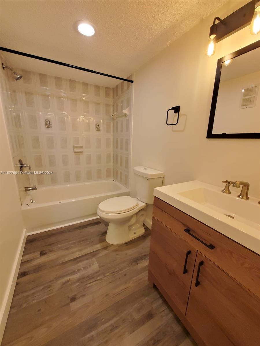 NEWPORT AT LAUDERHILL CON - Residential