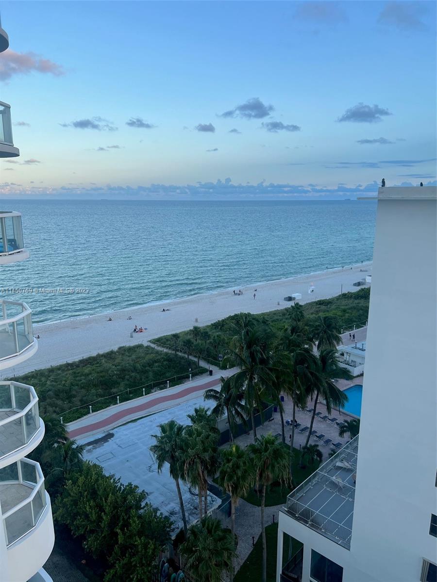 1 BEDROOM, 1 BATH ON THE 11 FLOOR AT AKOYA CONDO. SPECTACULAR DIRECT OCEAN AND CITY VIEWS. OPEN BALCONY THRU LIVING, DINING & BEDROOM. EUROPEAN STYLE KITCHEN, STAINLESS STEEL APPLIANCES, GRANITE COUNTER TOPS AND MARBLE BATHROOMS. WASHER AND DRYER INSIDE THE UNIT. FULL SERVICE LUXURY BUILDING. OFFERS 24HR SECURITY, VALET, POOL, STATE OF THE ART FITNESS CENTER OVERLOOKING THE OCEAN, TENNIS COURT, PUTTING GREEN, INDOOOR RAQUETBALL & MORE... Short term rental available.