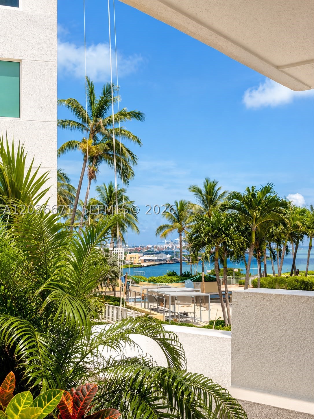 VIZCAYNE SOUTH CONDO - Residential