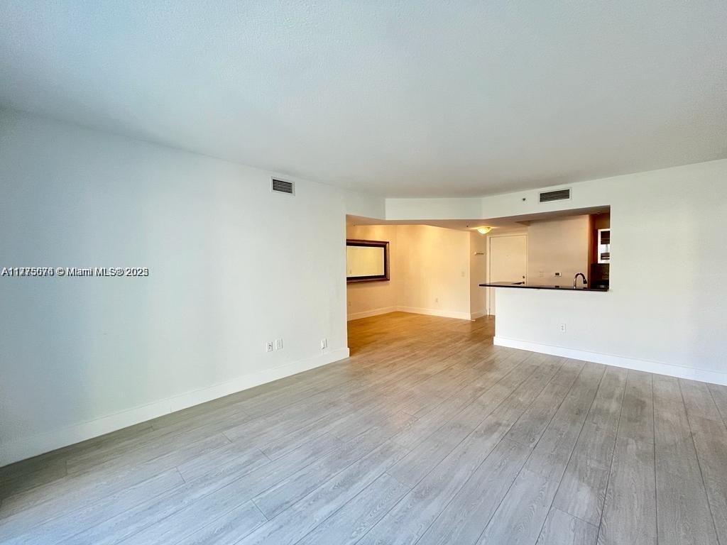 VENTURE AT AVENTURA WEST - Residential