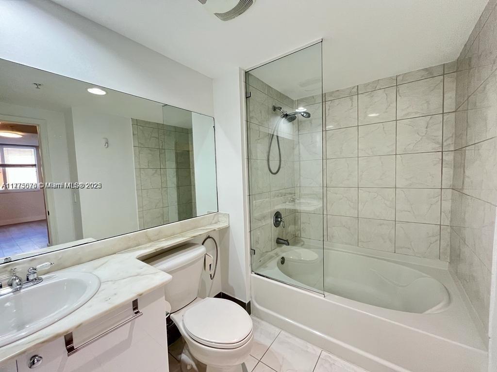 VENTURE AT AVENTURA WEST - Residential
