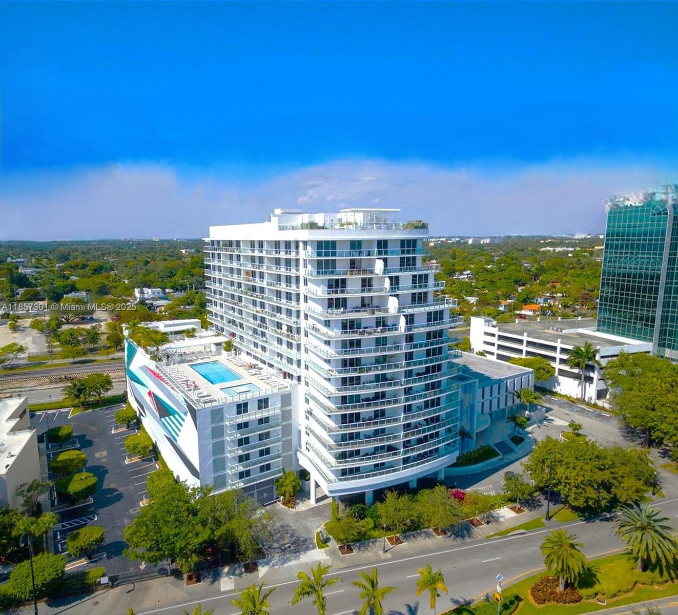 Gorgeous One bedroom + Den fully furnished unit with a large balcony that oversees the bay. Modern and open concept layout that allows natural light to come through. Neutral kitchen cabinets with ss appliances, washer and dryer inside, an upgraded wood floors through out. Luxury amenities, including a world class gym, relaxing swimming pool, roof top with jacuzzi, and a BBQ grill with hot tubs, an amazing overlooking Biscayne Bay, breath taking and relaxing night views from the rooftop. Located in a hottest area of Miami and just a walking distance to Design district, minutes away from Wynwood, Midtown shop, Miami Beach and fine restaurants. Do not miss to see the virtual 3D Tour!