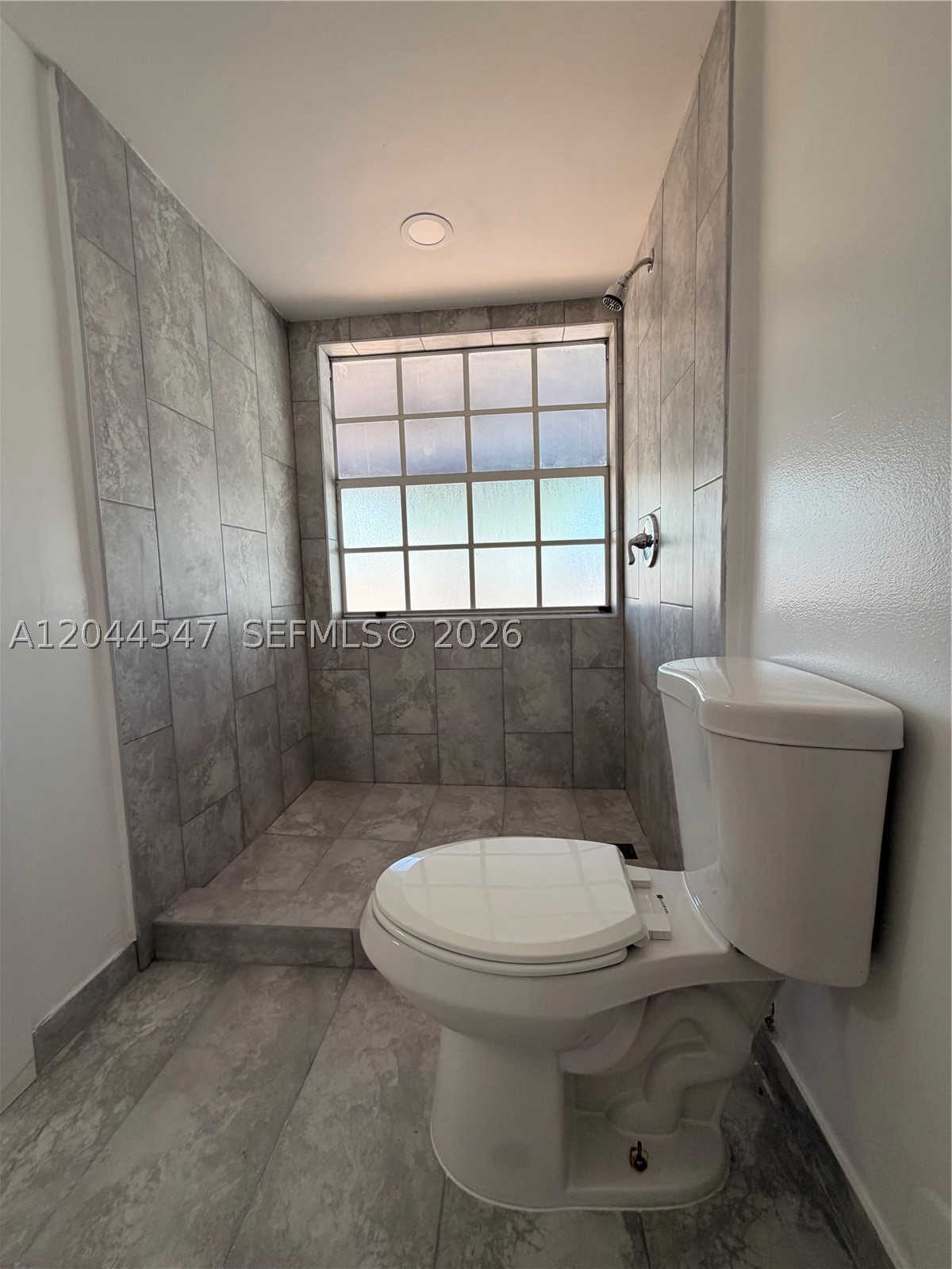 LAGO DEL REY CONDO - Residential Lease