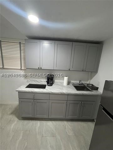 Welcome to this well kept furnished efficiency located in the quiet neighborhood of Miramar , Fl .With private
entrance . Utilities and internet included. A few minutes away from parks and shops , and a few minutes away from
the Turnpike