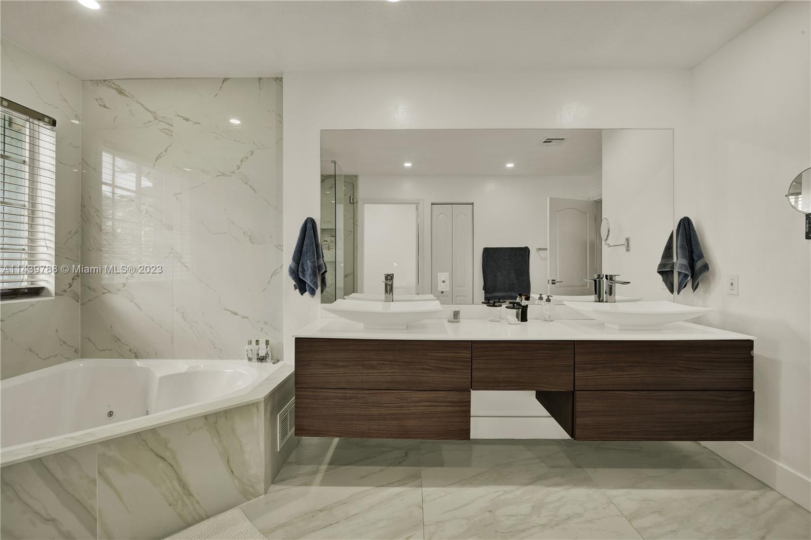 DORAL ISLES CARIBBEAN - Residential Lease