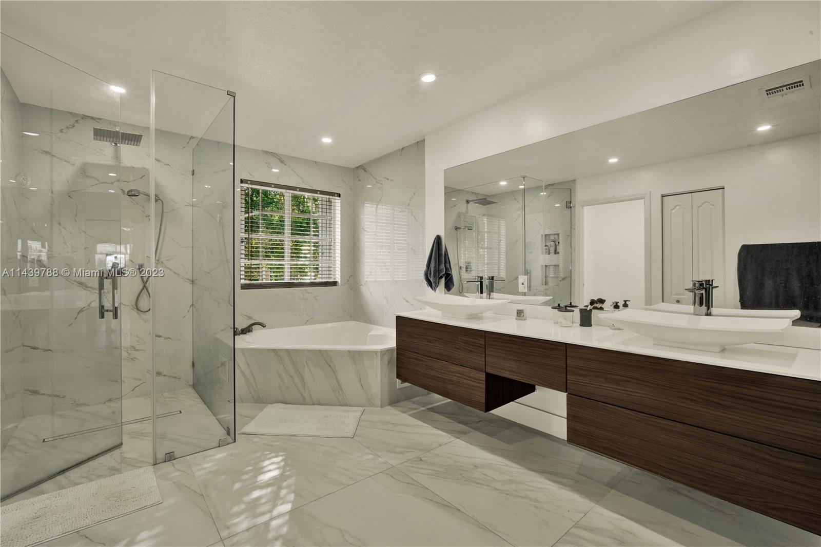 DORAL ISLES CARIBBEAN - Residential Lease