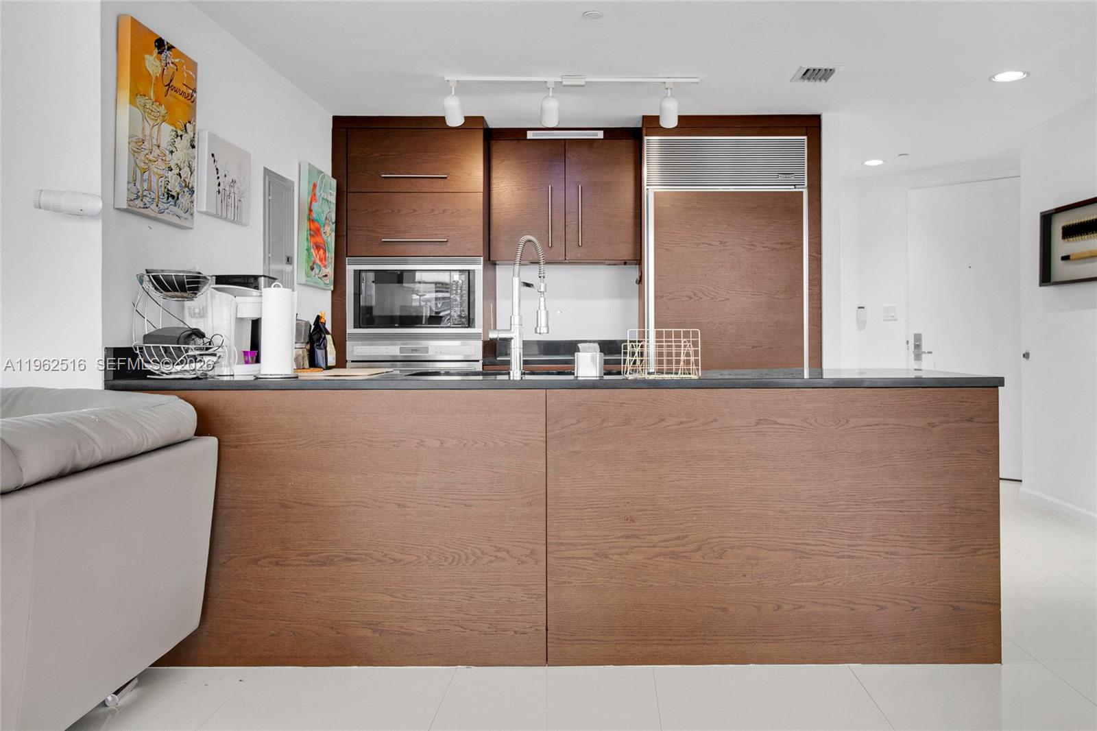 ICONBRICKELL CONDO NO 1 - Residential