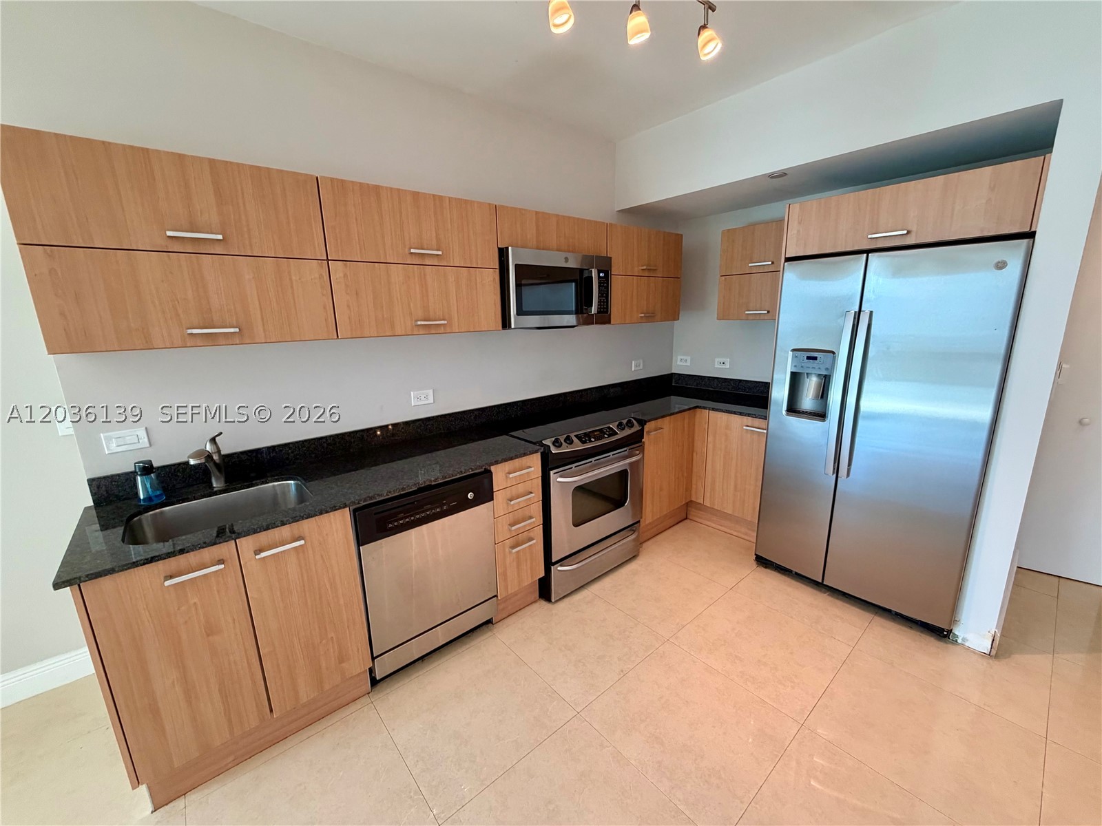 WIND CONDO - Residential Lease