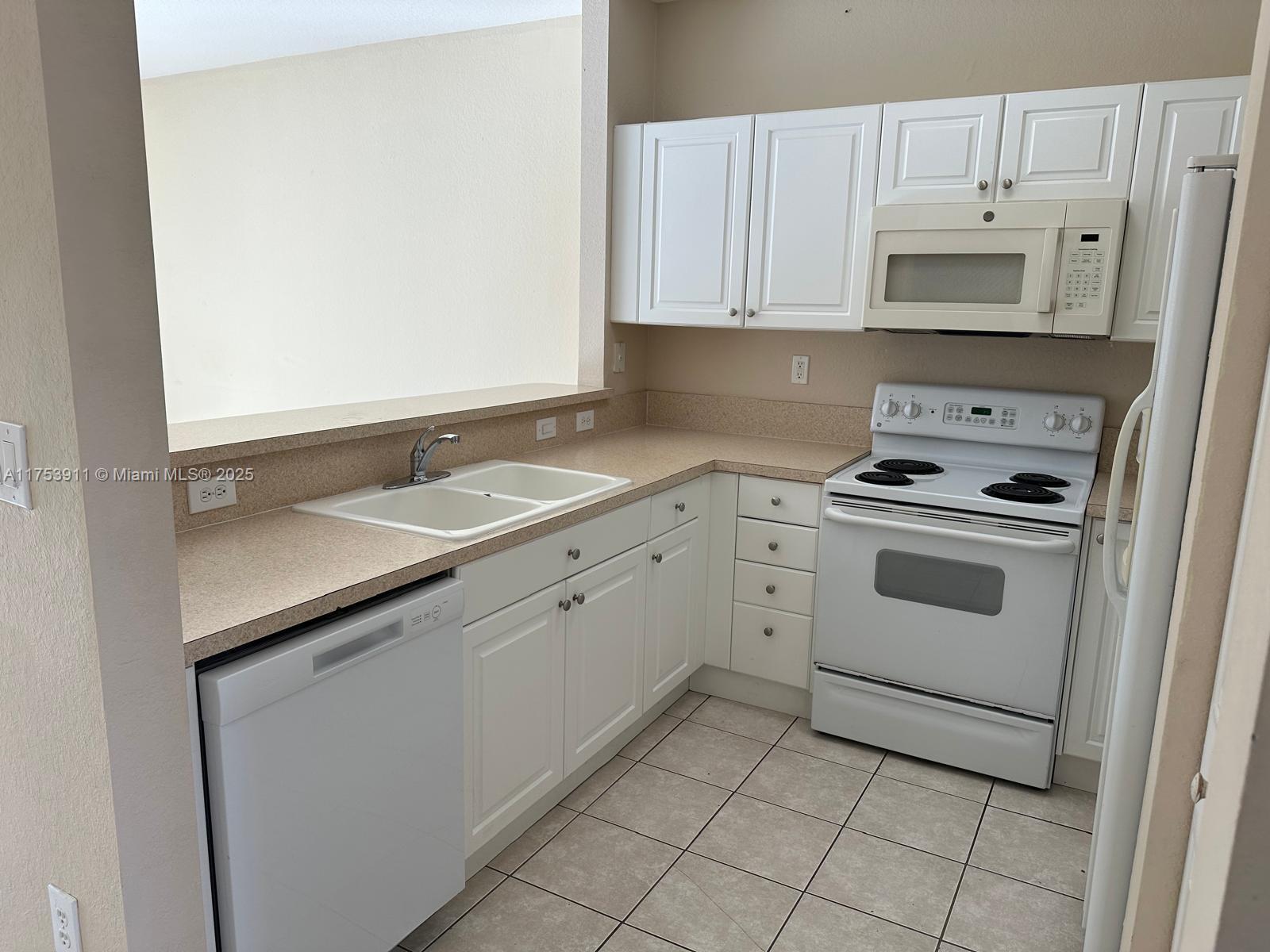 VILLAS AT CARMEL CONDO NO - Residential Lease
