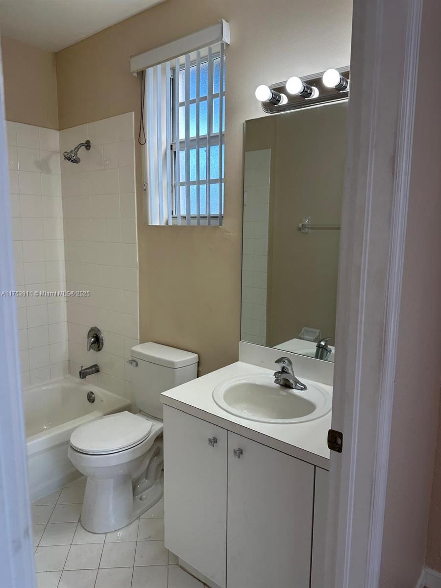 VILLAS AT CARMEL CONDO NO - Residential Lease