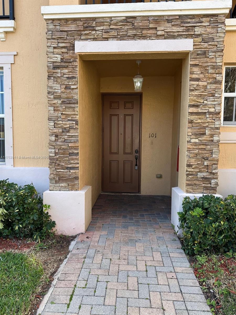 VILLAS AT CARMEL CONDO NO - Residential Lease