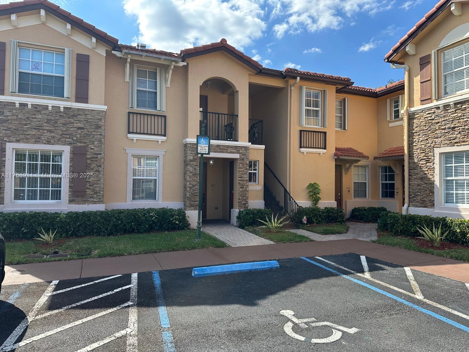 VILLAS AT CARMEL CONDO NO - Residential Lease