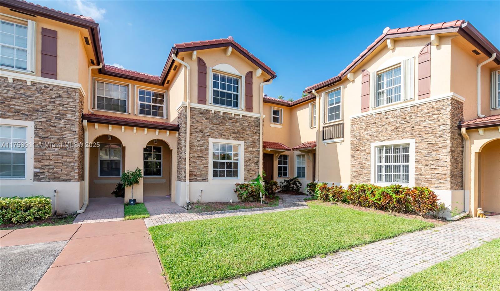 VILLAS AT CARMEL CONDO NO - Residential Lease