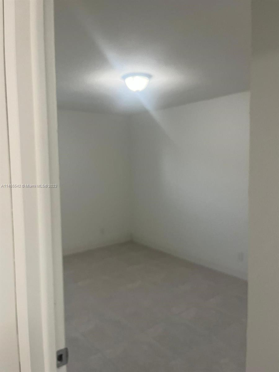 TOWN & COUNTRY CONDO PHAS - Residential Lease