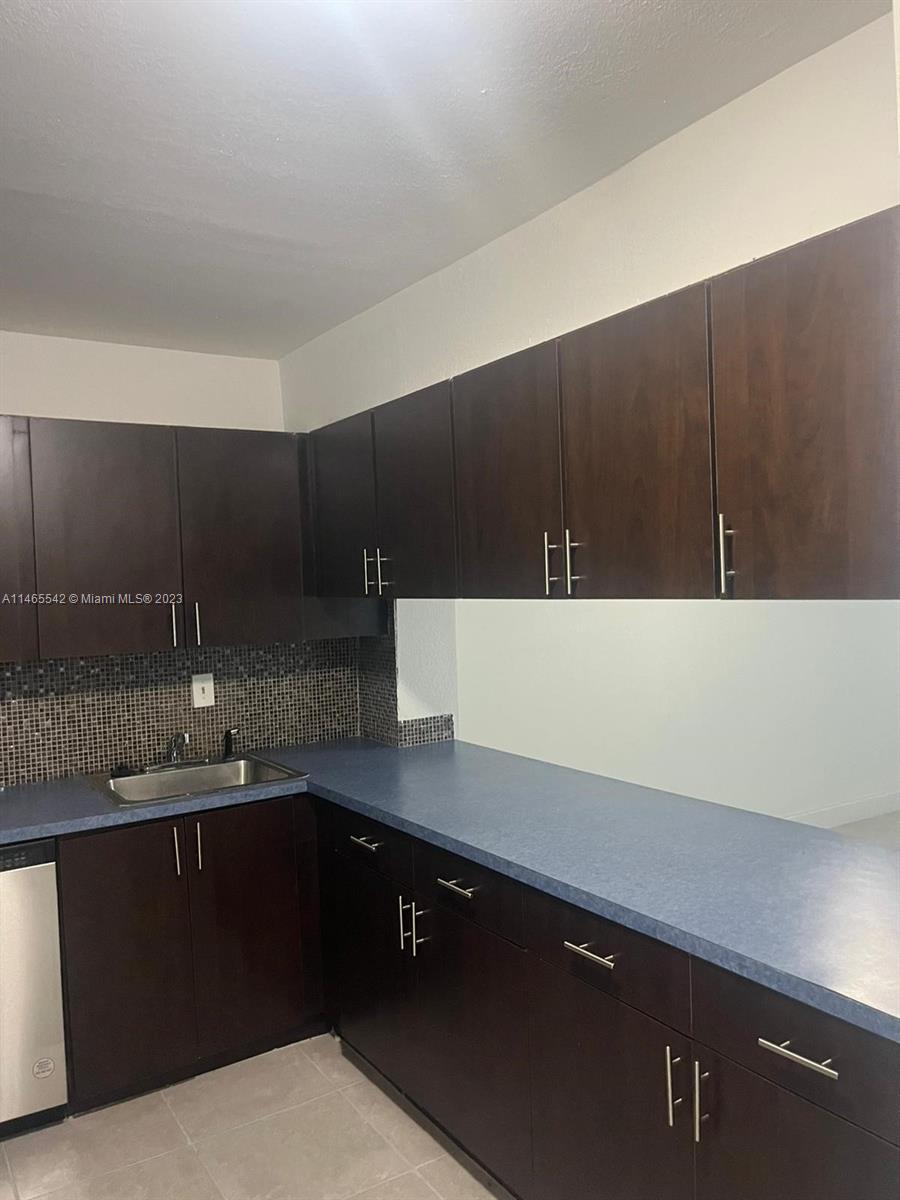 TOWN & COUNTRY CONDO PHAS - Residential Lease
