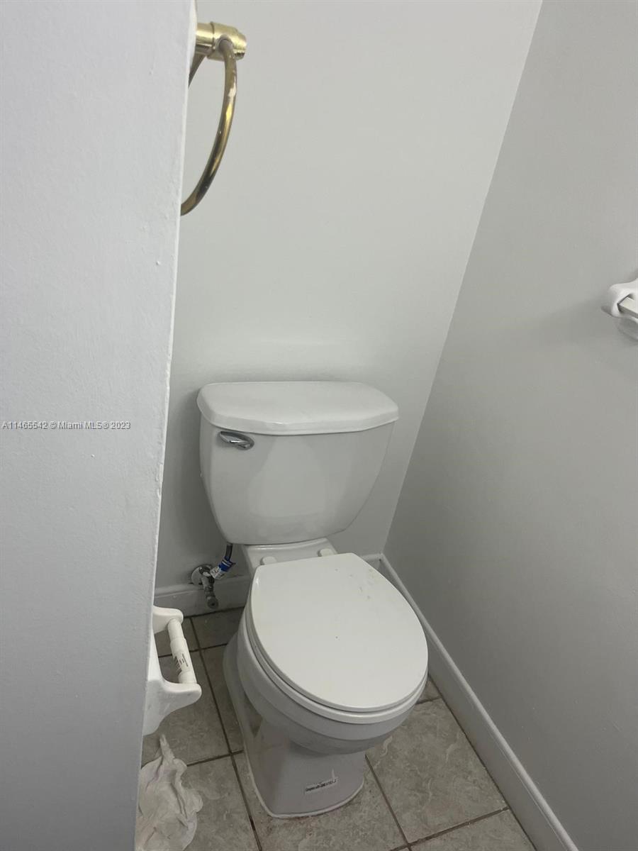 TOWN & COUNTRY CONDO PHAS - Residential Lease
