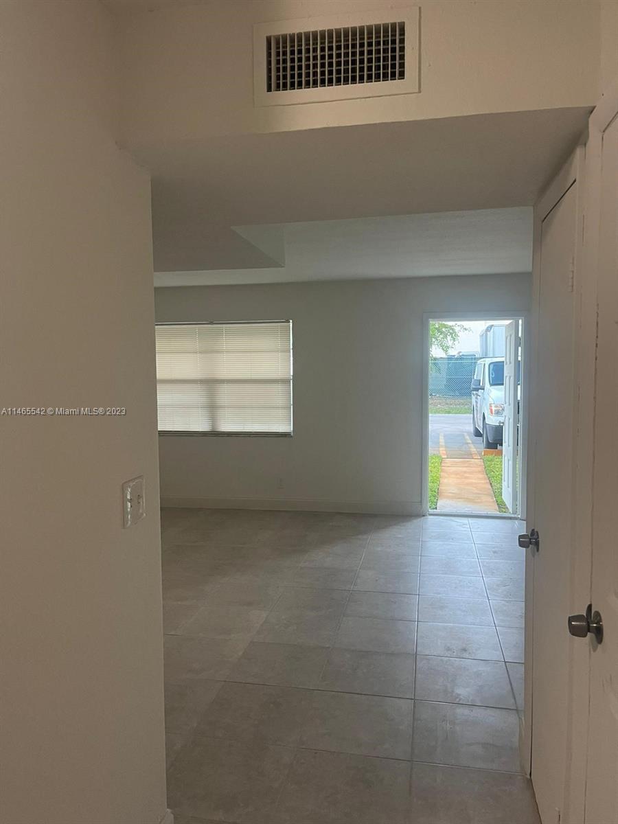 TOWN & COUNTRY CONDO PHAS - Residential Lease