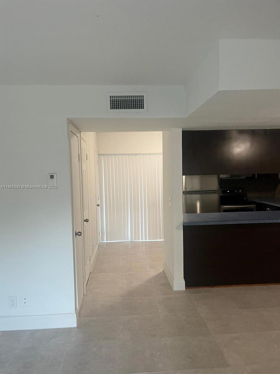 TOWN & COUNTRY CONDO PHAS - Residential Lease
