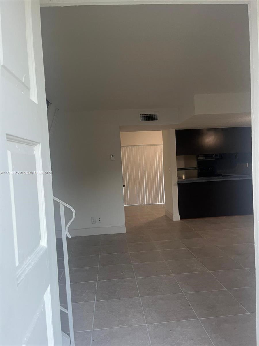 TOWN & COUNTRY CONDO PHAS - Residential Lease
