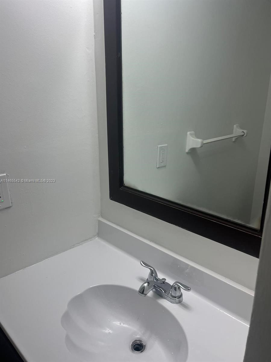 TOWN & COUNTRY CONDO PHAS - Residential Lease