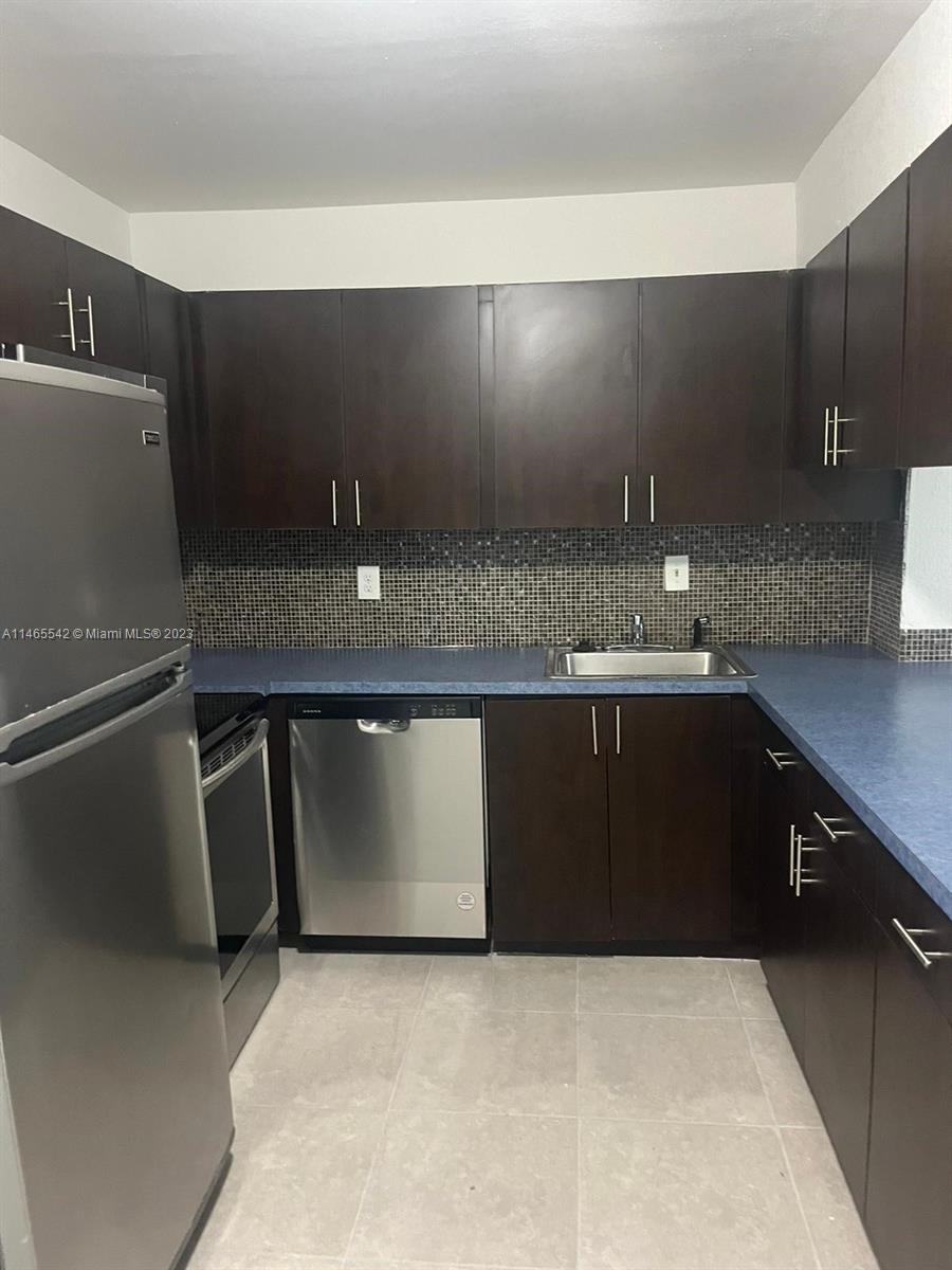 TOWN & COUNTRY CONDO PHAS - Residential Lease