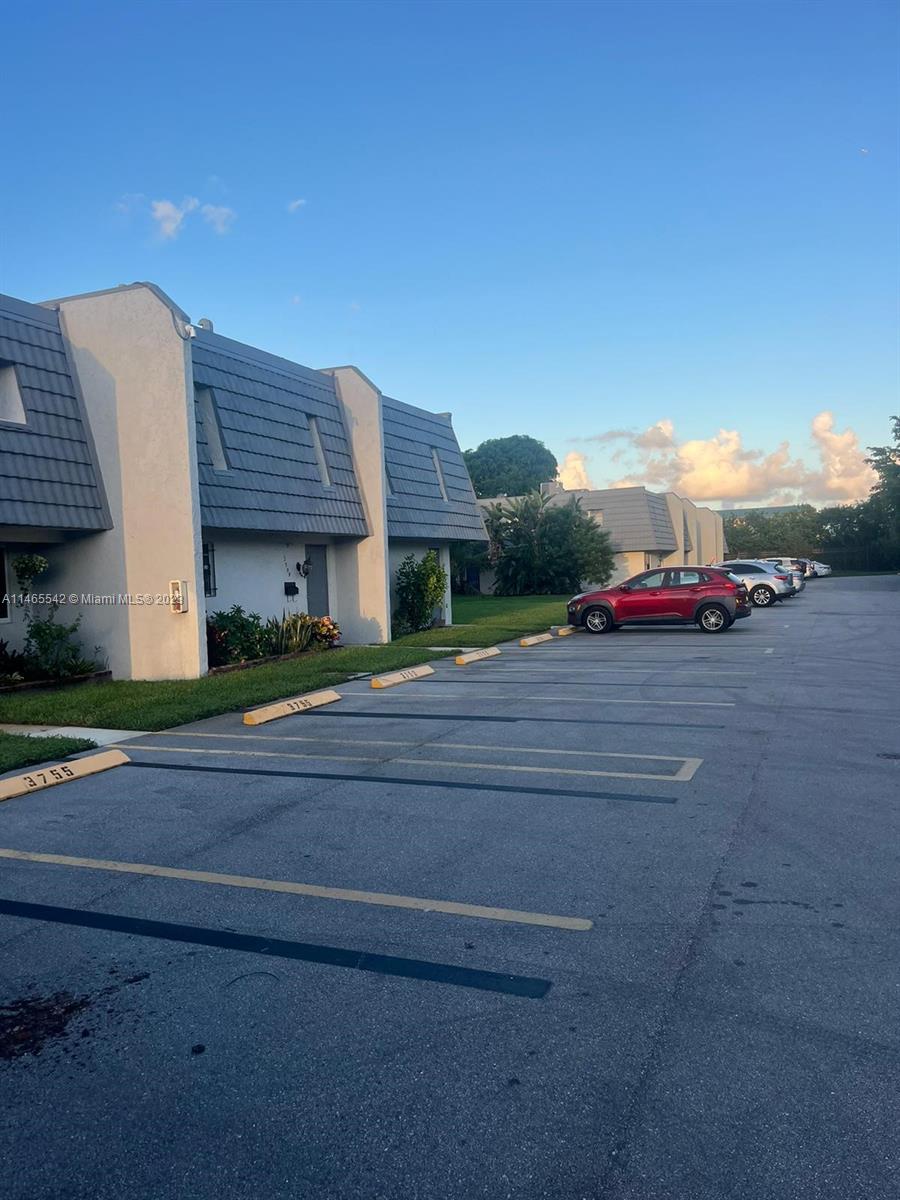 TOWN & COUNTRY CONDO PHAS - Residential Lease