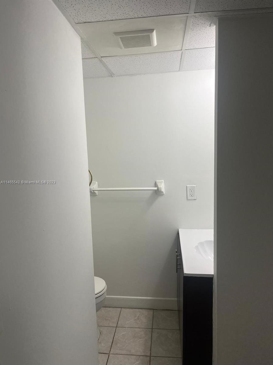 TOWN & COUNTRY CONDO PHAS - Residential Lease