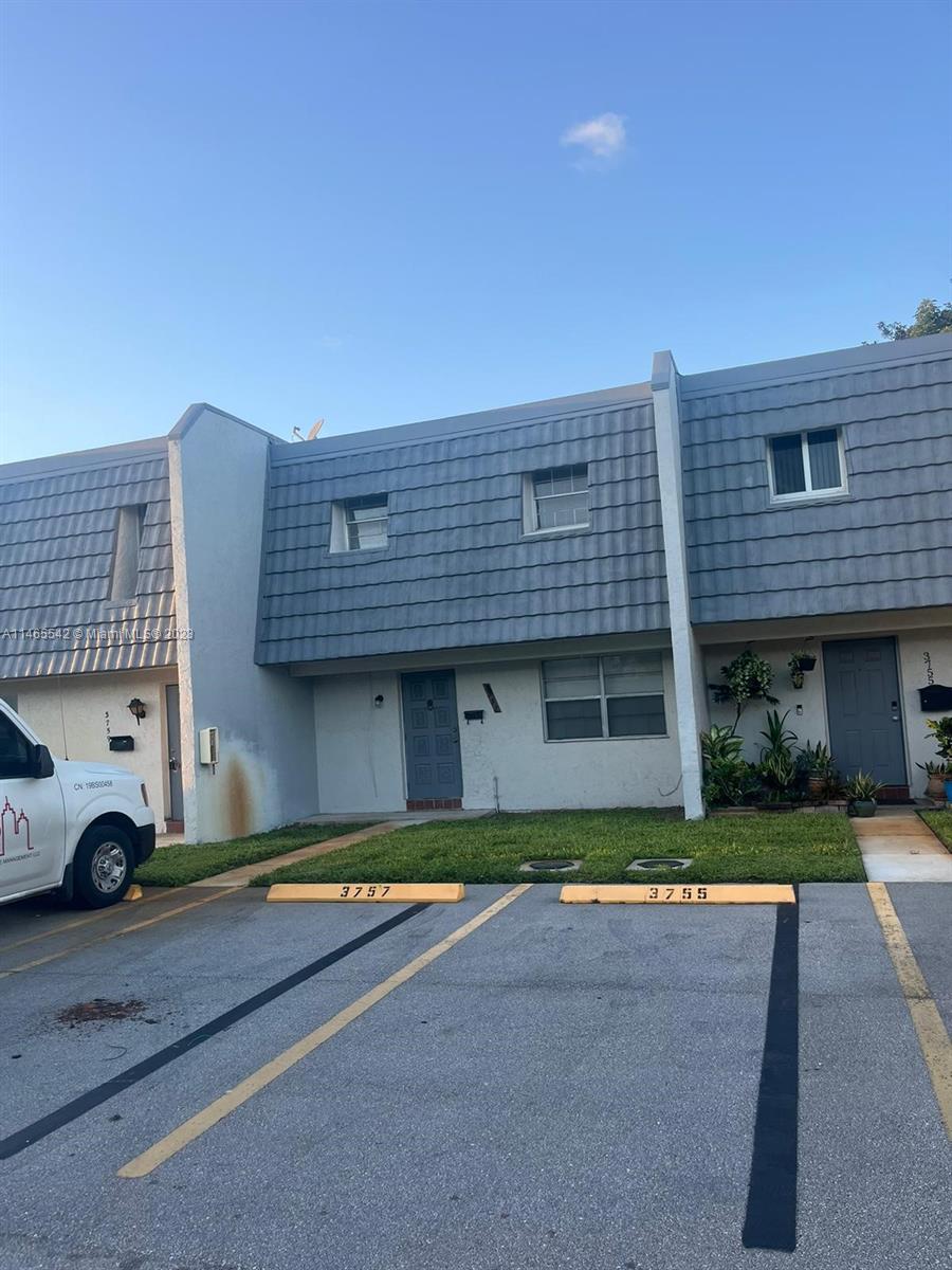 TOWN & COUNTRY CONDO PHAS - Residential Lease