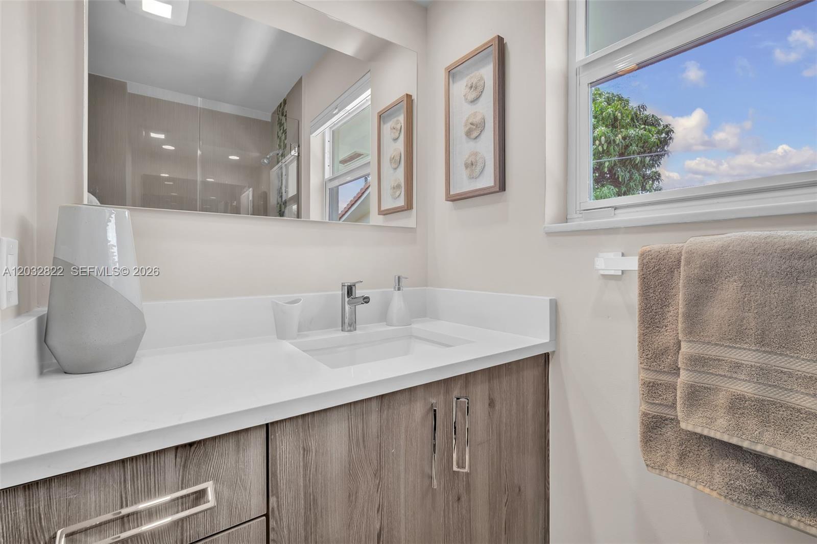 IMPERIAL POINT 2 SEC - Residential
