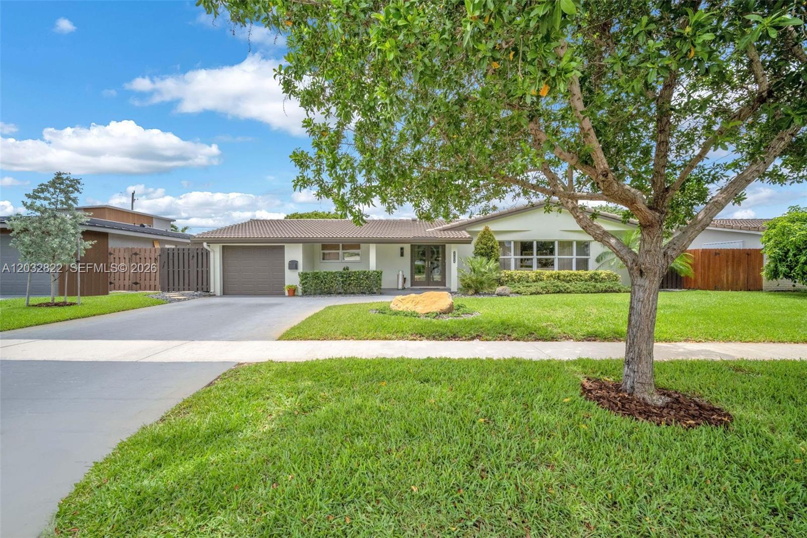 IMPERIAL POINT 2 SEC - Residential