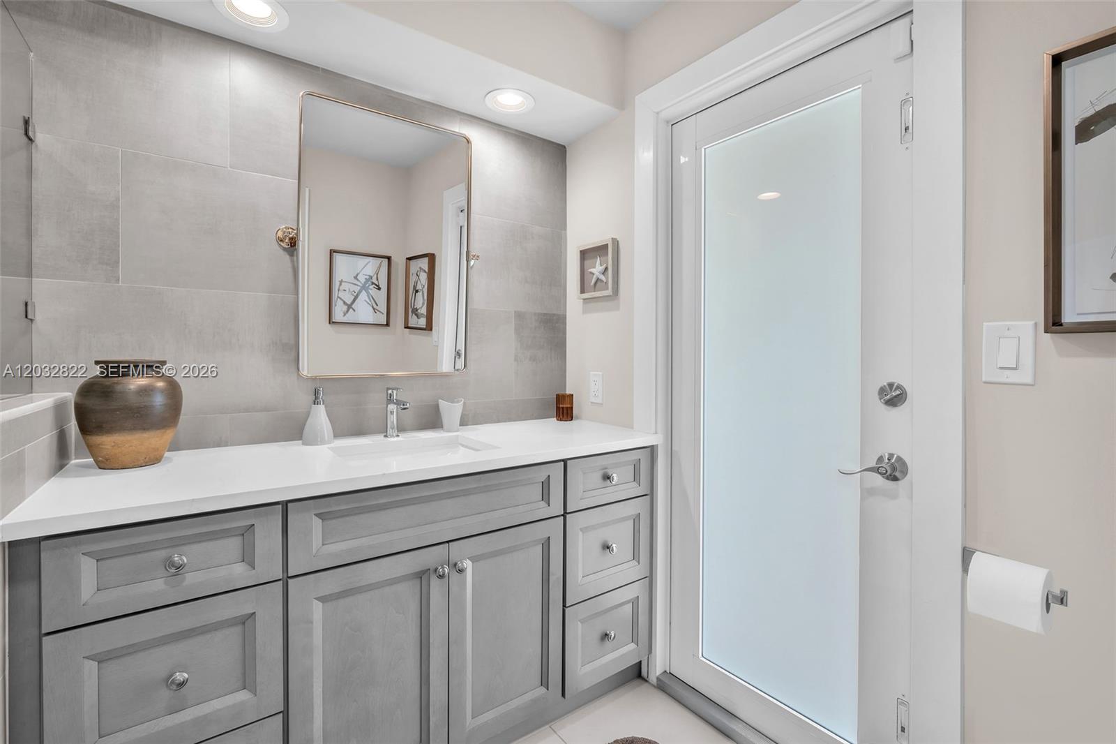 IMPERIAL POINT 2 SEC - Residential