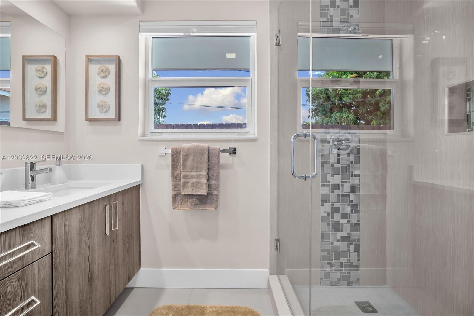 IMPERIAL POINT 2 SEC - Residential
