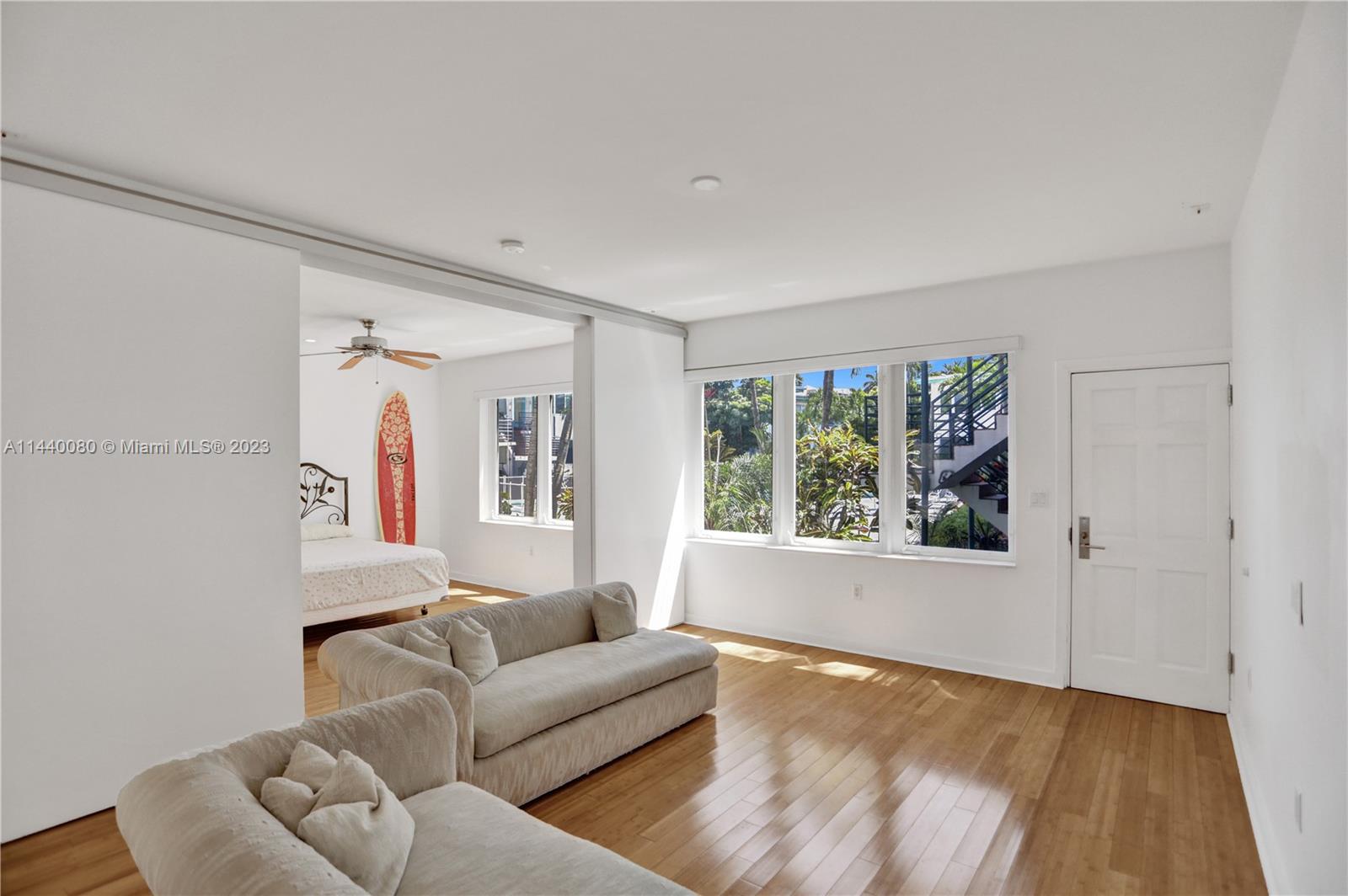 THE ESQUIRE HOUSE OF M B - Residential
