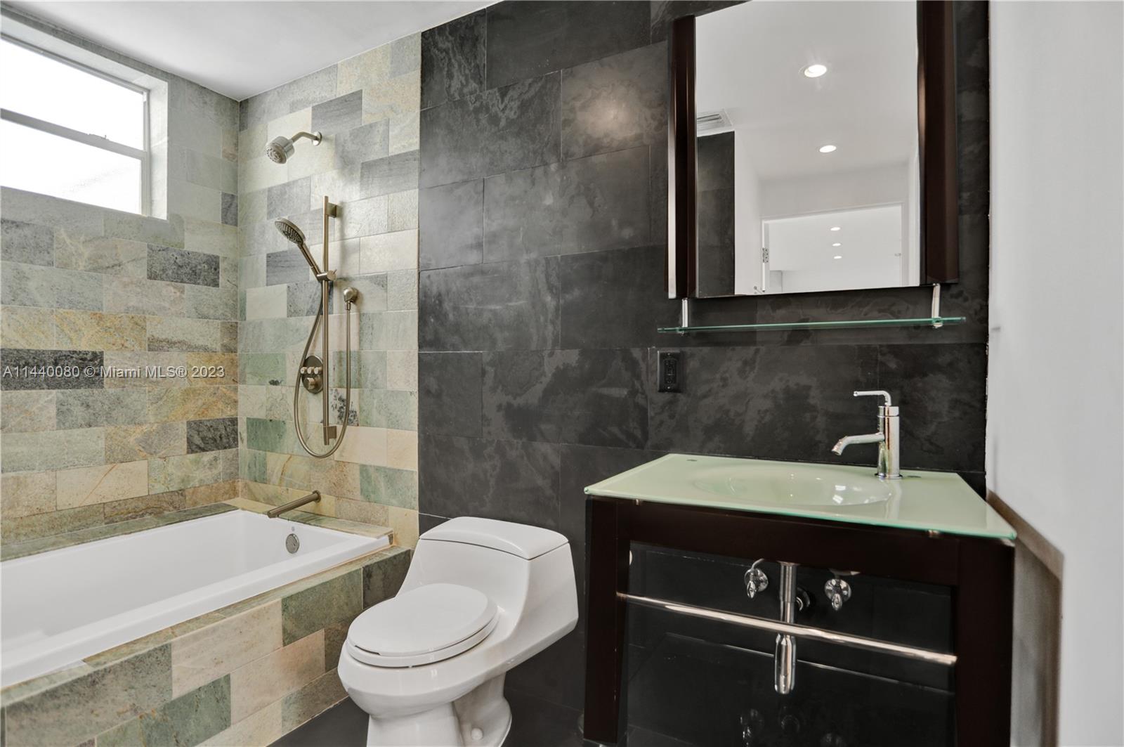THE ESQUIRE HOUSE OF M B - Residential