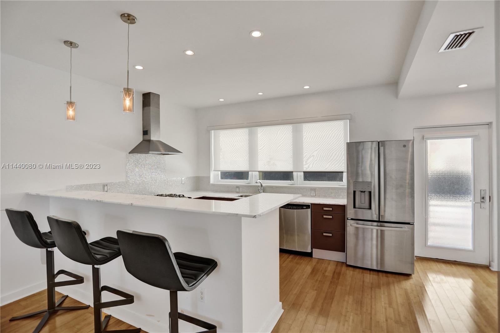 THE ESQUIRE HOUSE OF M B - Residential