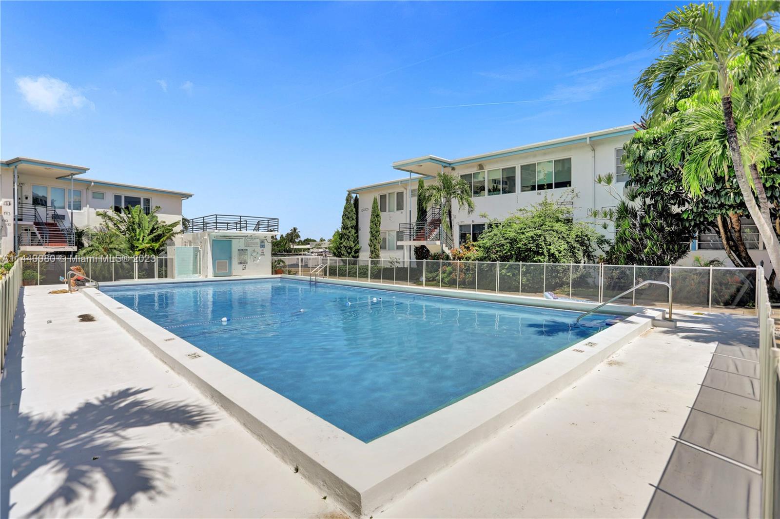 THE ESQUIRE HOUSE OF M B - Residential