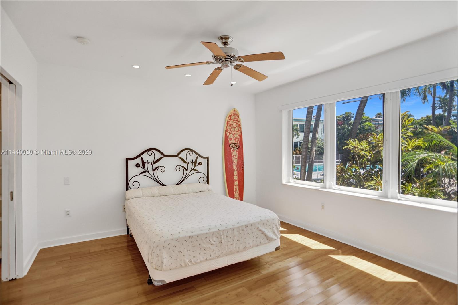 THE ESQUIRE HOUSE OF M B - Residential