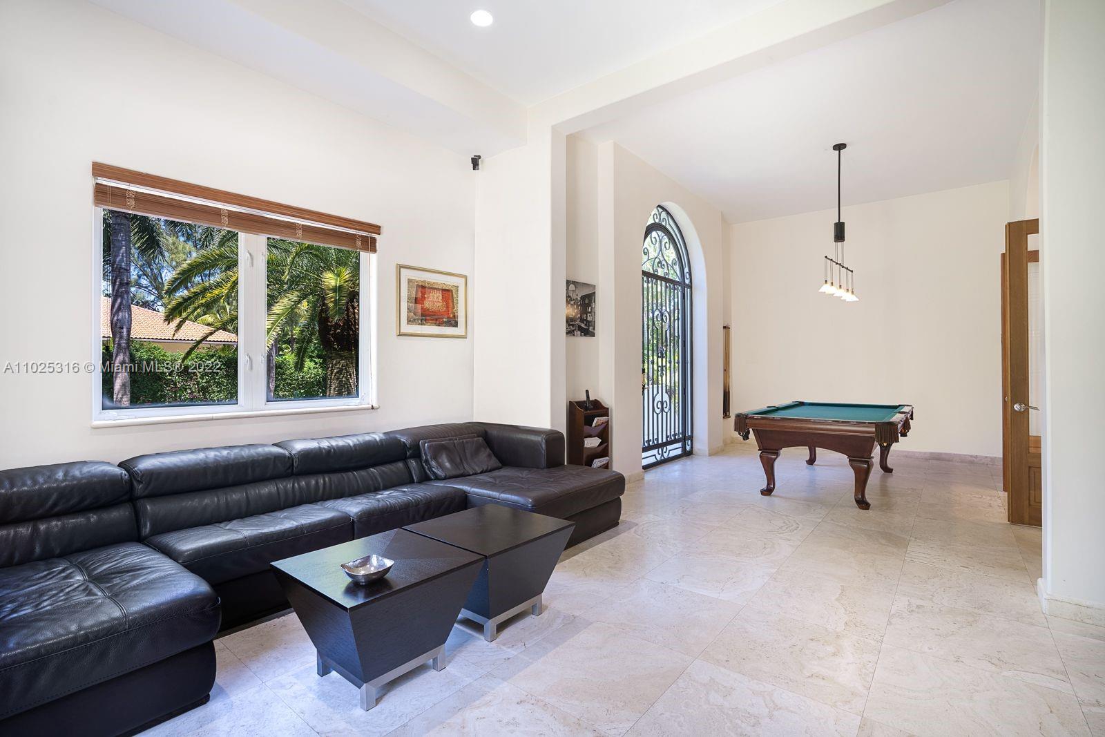 GOLDEN BEACH SEC C - Residential