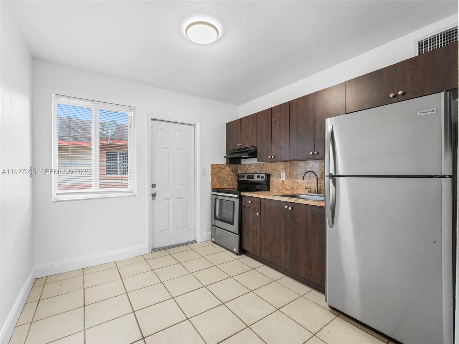 FLORAL PK 1ST AMD - Residential Lease