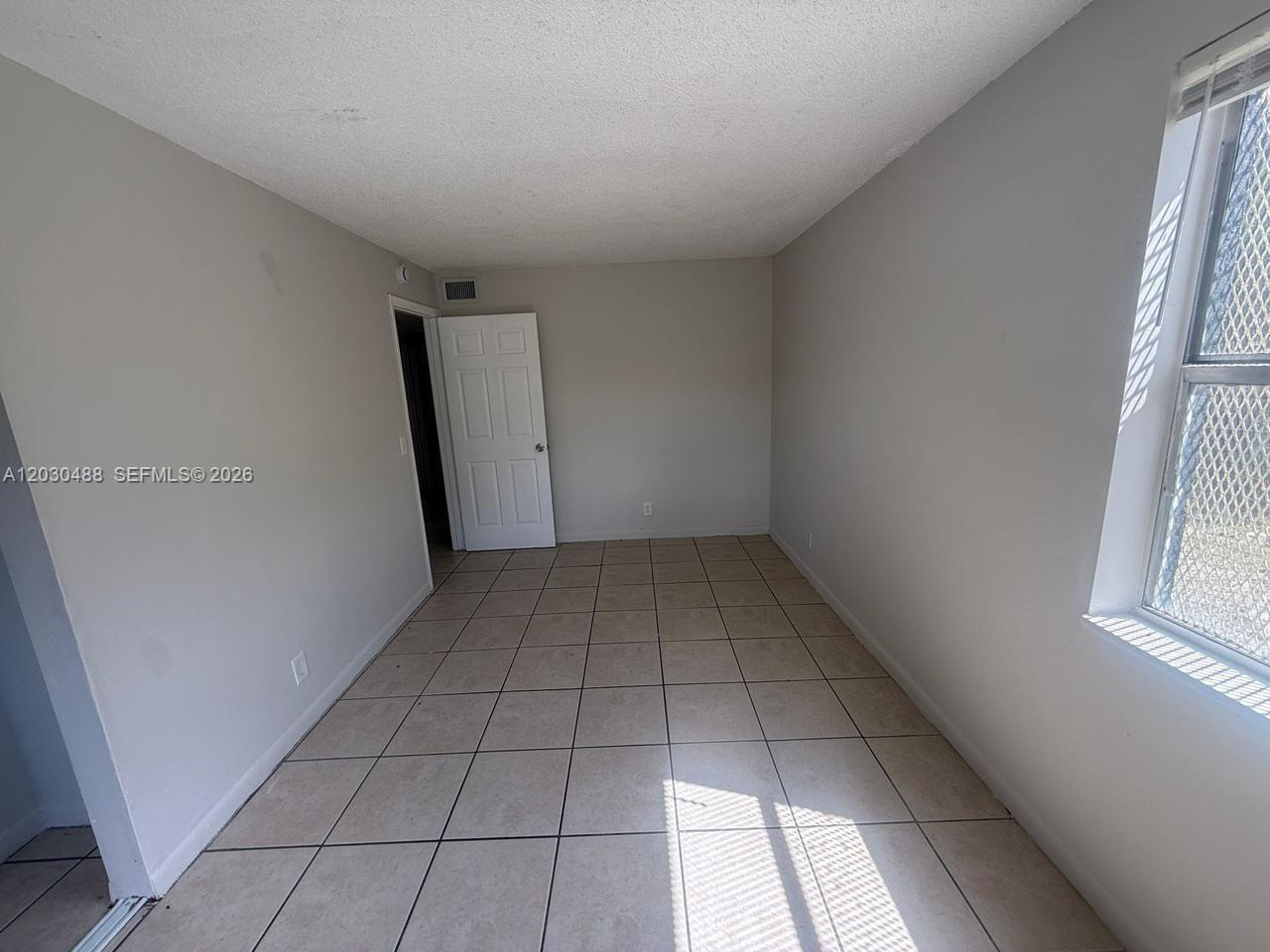 SILVER BEACH ACRES - Residential Lease