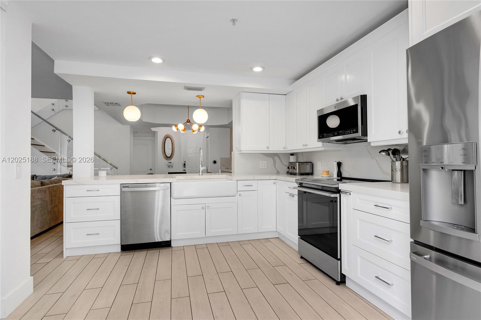 THE RESERVE OF PINECREST - Residential Lease