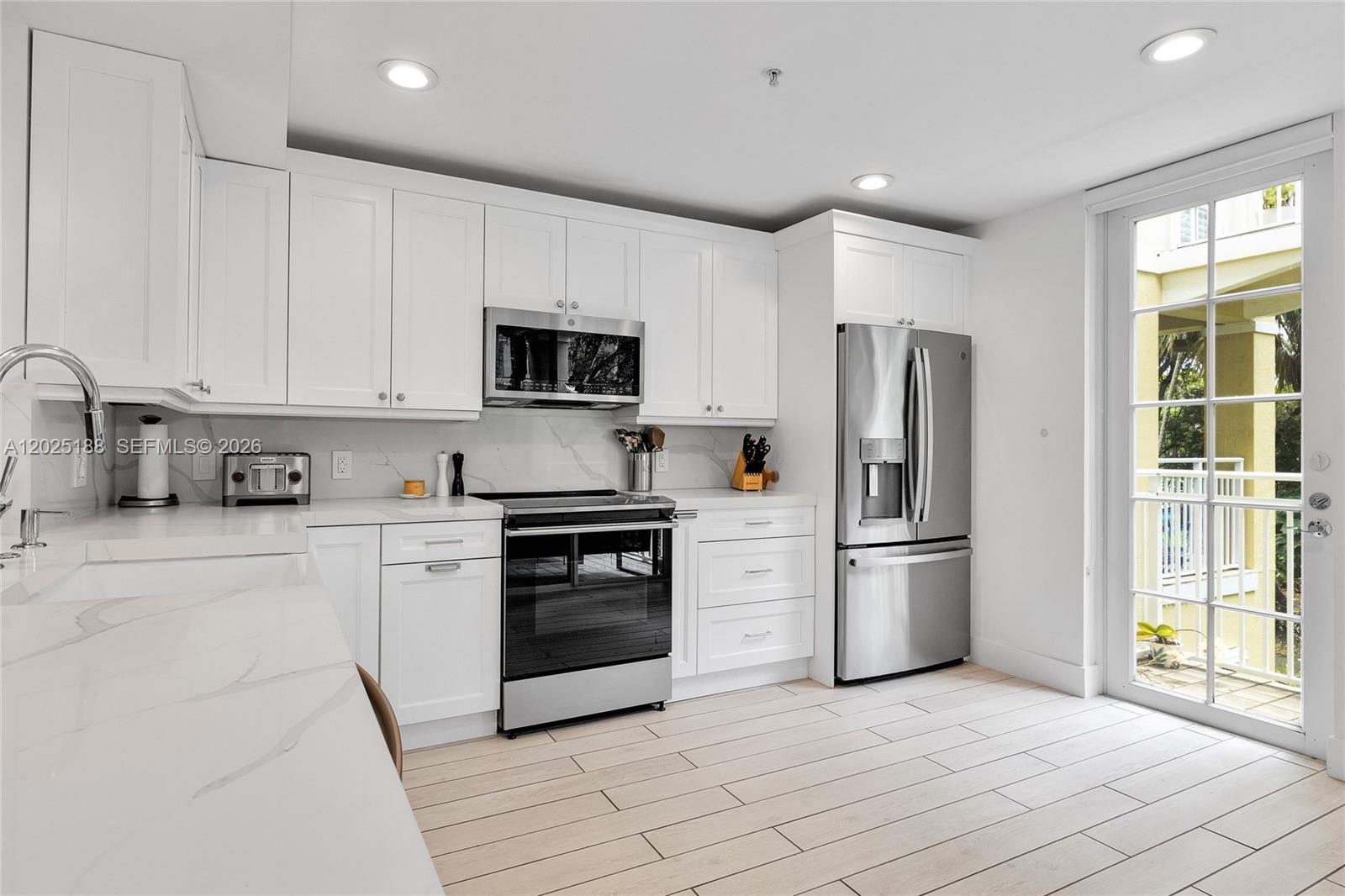 THE RESERVE OF PINECREST - Residential Lease