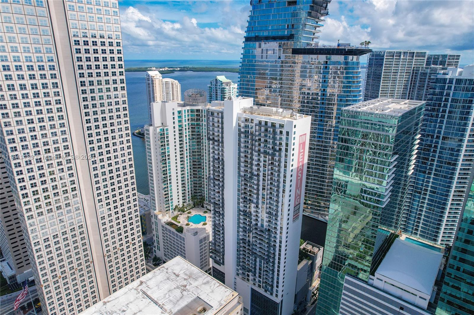 Muze at Met has redefined luxury living in Downtown Miami. Located in the heart of the downtown area, Muze at Met offers luxurious apartment homes with beautiful features and elegant amenities. Our Miami apartments will also include retail, Celebrity Chef Gordon Ramsey Hell's Kitchen, and even Silver Spot Cinema! Enter the lobby of our apartments in Miami and be greeted by our concierge staff before going to the wellness area or relaxation lounge. Take your pup to the dog salon or head over to the game room and entertainment area for after work fun. Prices and availability subject to change without notice.