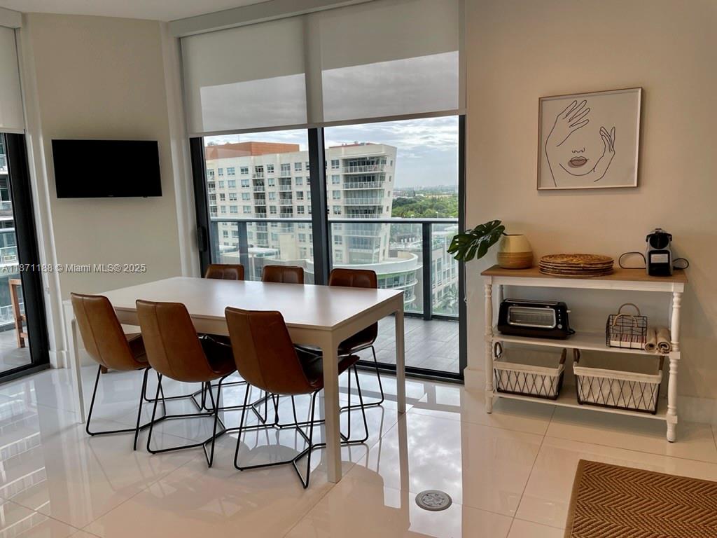HYDE MIDTOWN - Residential