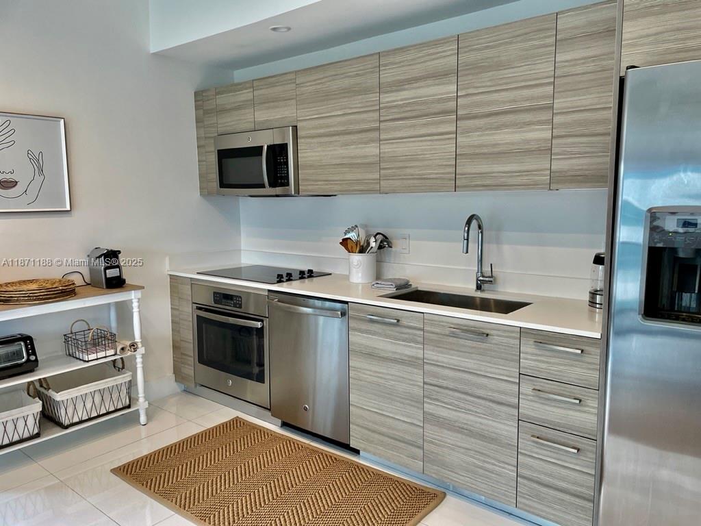 HYDE MIDTOWN - Residential